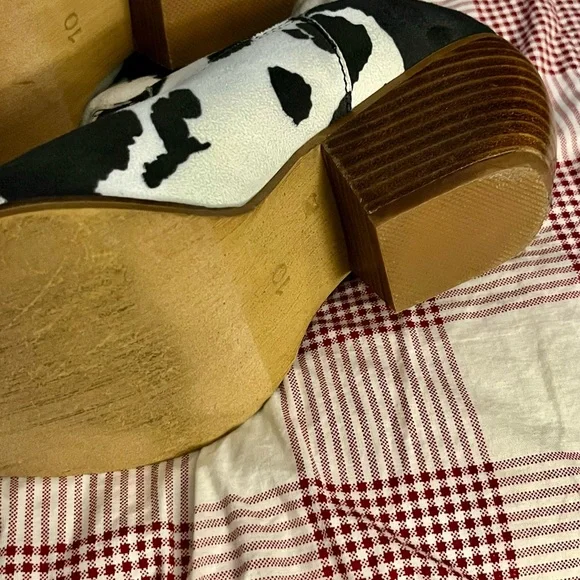 Cow Print Women's Ankle Boots - Black & White Western Style - Picture 9 of 9